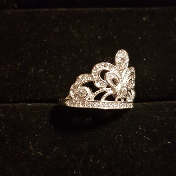 Beautiful Princess ring - Picture 2 of 5